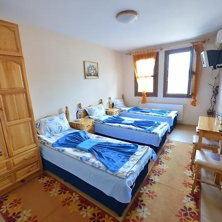 Guest house Family Varusha 2*