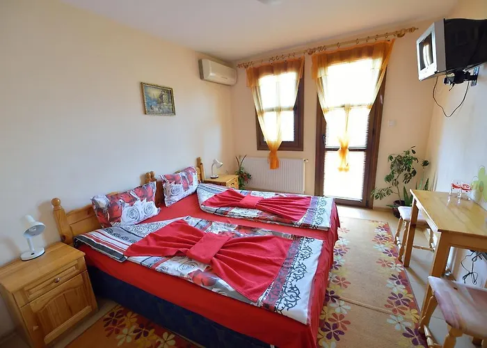 Guest house Family Varusha 2*