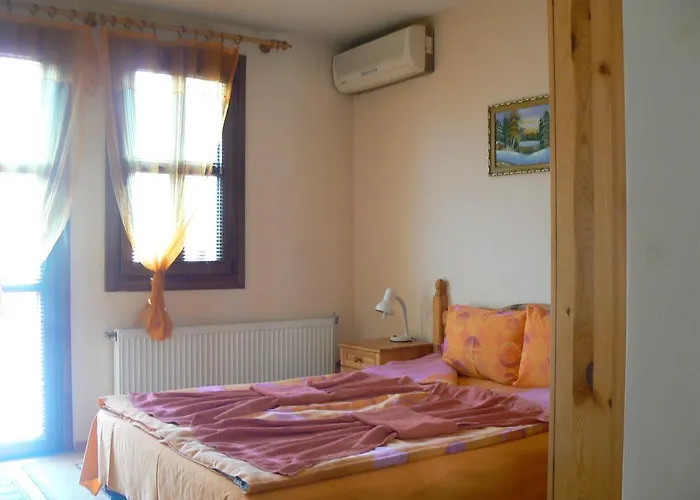 Guest house Family Varusha 2*